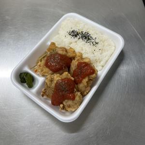 ガーリックトマト唐揚げ弁当