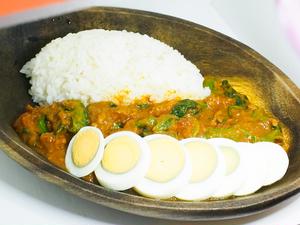 ほうれん草＆エッグカレーライス