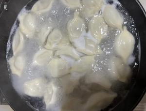 冷凍手作り豚肉ウィキョウ餃子25個(猪肉茴香子)