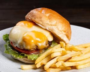 テリヤキクワトロチーズバーガー QUATTRO CHEESEBURGER