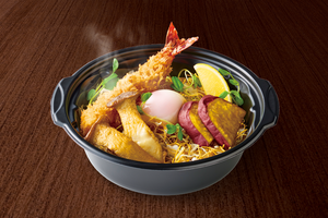 エビフライとパリパリめんサラダ
