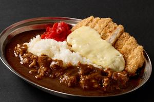 たっぷりチーズカツカレー Loin Cutlet Curry