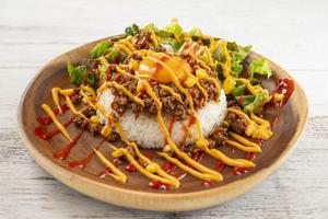 チーズタコミート丼