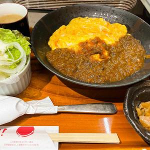 ふわとろオムカレー、サラダ付き