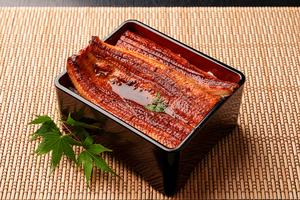 【上】 竹(鰻3/4尾)・うなぎの蒲焼弁当(ごはん中) ガリ、わさび、インスタントのお吸い物、タレ(小)