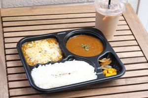 あいがけカレー(2種掛け チーズキーマ×オリジナルカレー)