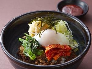 和牛そぼろ肉たっぷりのビビンバ(温泉卵付き)