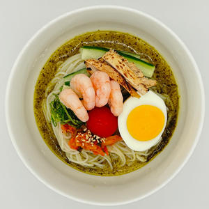バジル冷麺(海老と炙りサラダチキンと自家製キムチ))