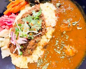キーマカレーと週替りカレーの2種盛り