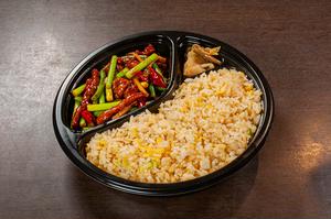 ニンニクの芽と牛肉辛口炒め 炒飯弁当
