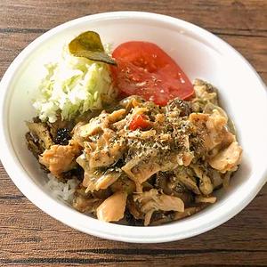 グリーンカレーチキンケバブ丼(ドリンク付)