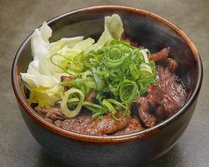 刻みネギ 中落ち牛カルビ200g丼