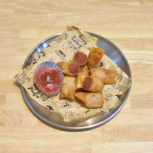 パリバリソーセージ Crispy Sausage