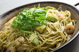 ココイロカフェ 海老アボカドのジェノバ【オイル仕立て】