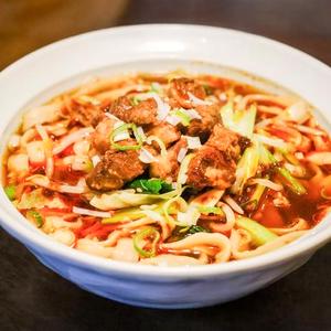 牛肉刀削麺