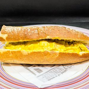 鶏肉のカレーマヨネーズバゲットサンド