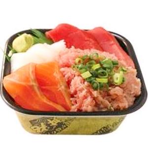 どんまる丼 まぐろ、いか、サーモン、ネギトロ