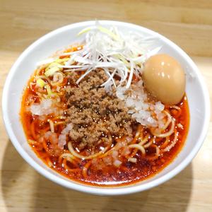 味玉タンタンメン(刻み玉ねぎ、刻み長ねぎ、白髪ネギ、自家製ミンチ肉、味玉1個)