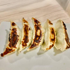 青森県産特製餃子