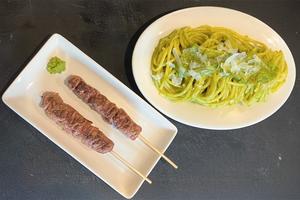 スパゲッティの山椒ジェノベーゼ+鴨モモ肉串焼き(バケット付き)