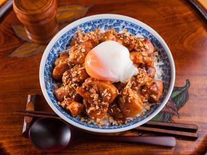 焼鳥屋のスタミナガーリック丼 Yakitori Shop's Stamina Garlic Rice Bowl