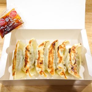 肉汁溢れる焼餃子