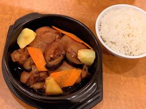 土鍋豚足煮込み定食(黄豬蹄飯)