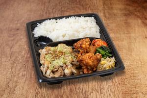 旨豚カルビ&唐揚げ弁当(ねぎ塩)
