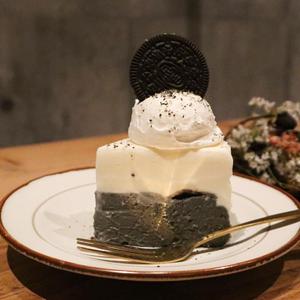 黒ゴマとレアチーズケーキ