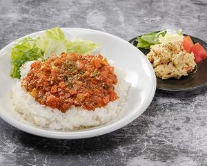 【ポテサラセット】野菜たっぷりオリジナルキーマカレー