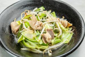 ココイロカフェ ホルモンと野菜炒め