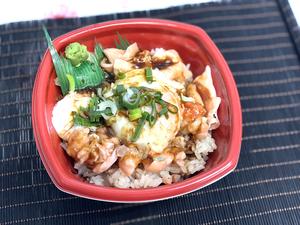 丼丸 サーモンユッケ丼