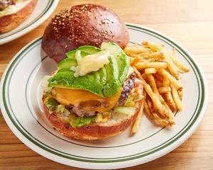 アボカドチーズバーガー