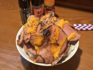 メガ盛り豚角切りめんたいキムチ丼(肉400g)