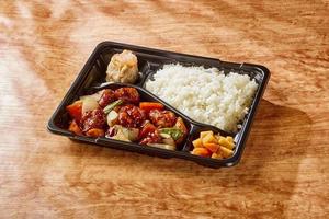 黒醋古老肉弁当(黒酢スブタ弁当)