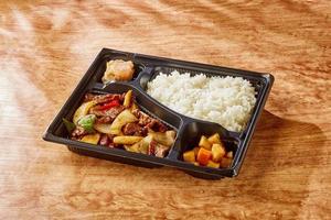 虫豪油牛肉弁当(牛肉のオイスターソース弁当)