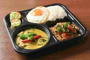 ガパオグリーンカレーwith生春巻きコンボ / Kra Prao Gaing Keaw Wan Gai with Popia Sod