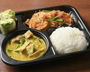 パッタイグリーンカレーwith生春巻きコンボ / Pad Thai Gaing Keaw Wan Gai with Popia Sod