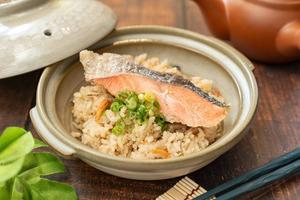 【1番人気】鮭の塩焼き+鶏釜飯