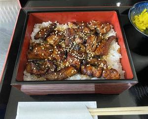 蒲焼ききざみ重 山椒、追いたれ付き