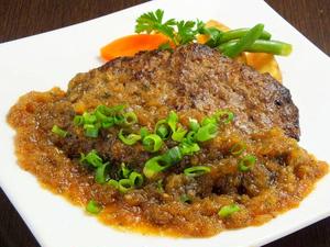 牛ハンバーグステーキ さっぱりオニオンソース 180g