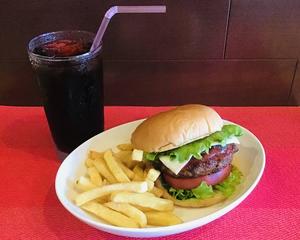 自家製ひき肉のチーズバーガーセット Cheeseburger set Hala
