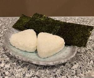 おにぎり(塩にぎり2個)