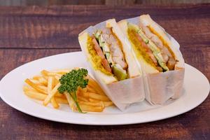 【スパイシーな味わい】タンドリーチキンサンド
