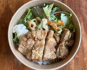 【当店人気No.4】鶏もも肉の一枚唐揚げボウル