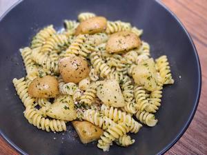 じゃがいものジェノベーゼ Genovese fusilli with zuccini with soup