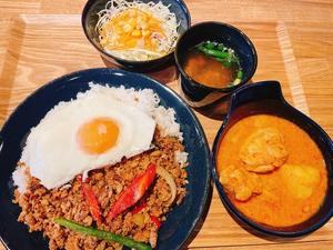 ガパオライス、マッサマンカレーWセット