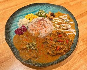 あいがけ3種 結カレー+スパイスチキンカレー+薬膳カレー(大豆ミートのほうれん草カレー)