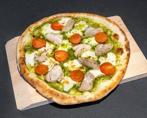 若鶏とモッツァレラチーズのピザ