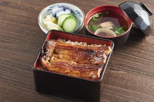 【当店人気No.3！】 うな重 ハーフ(肝吸い・お新香付き)